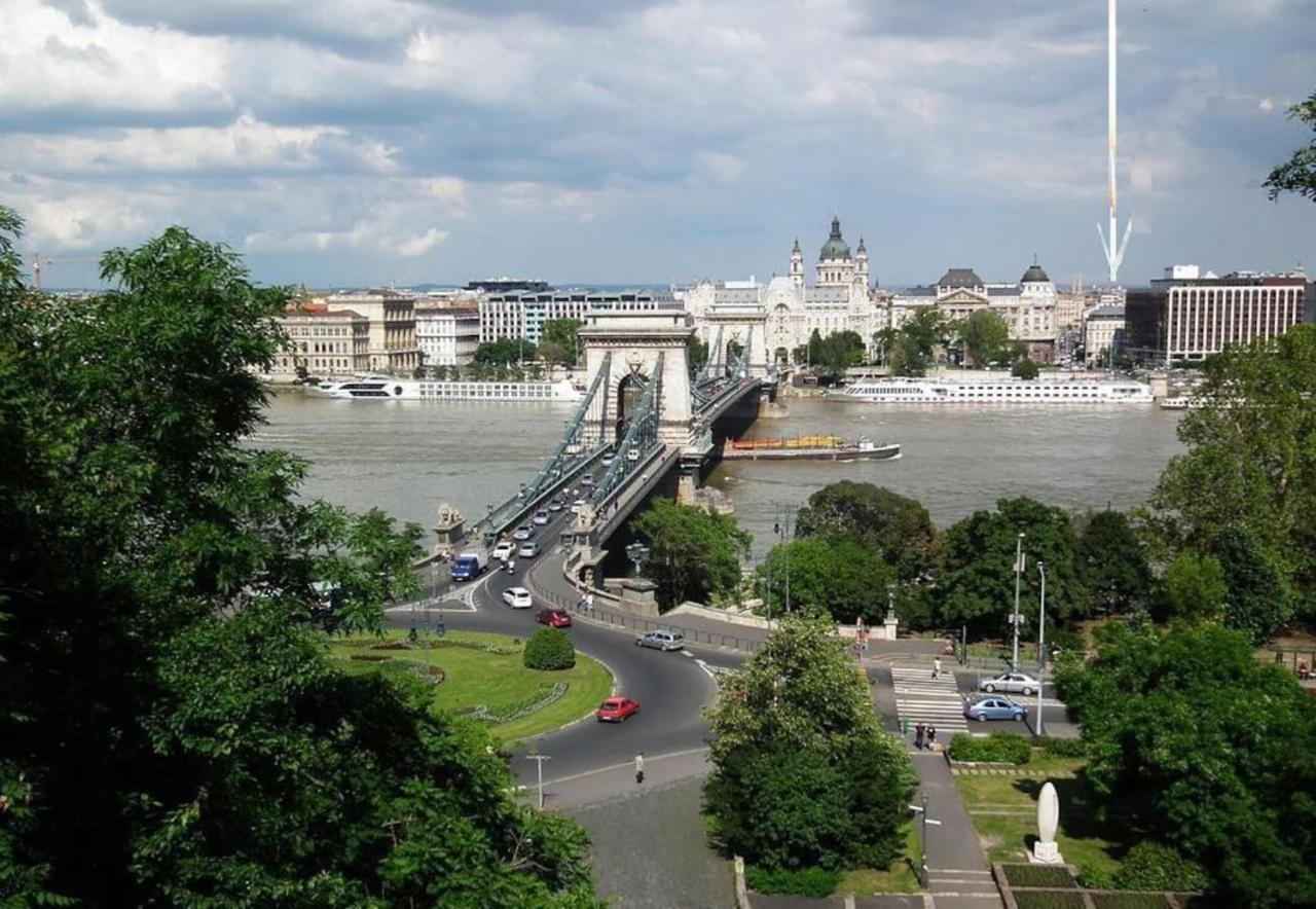 City Corso Apartman Budapest Esterno foto